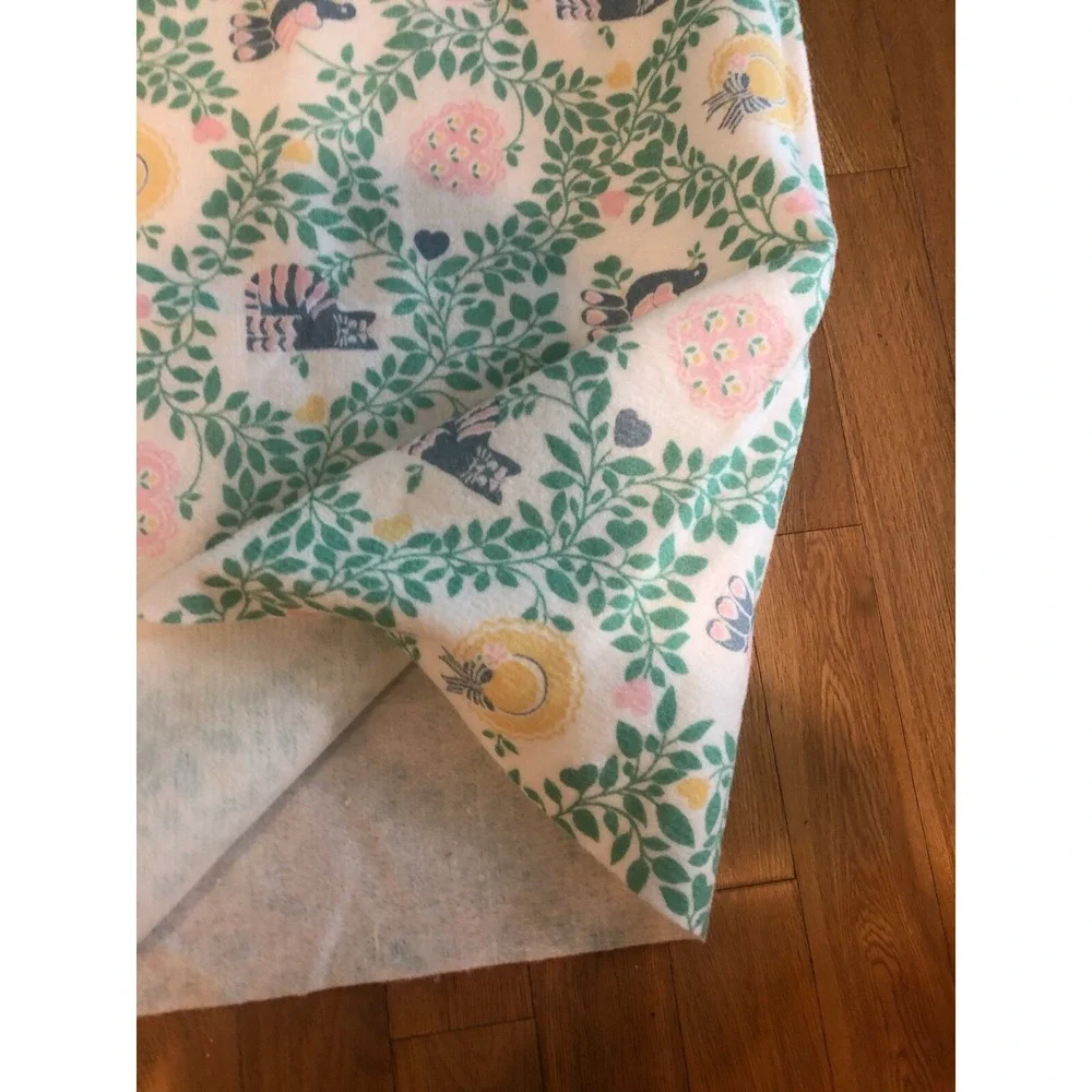 Primitive Design Satin Edge Blanket Country AmishVintage 1970s *Stiff 90 x 64
